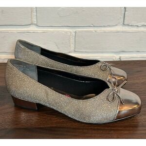 Ros Hommerson Tawnie Silver Metallic Bow Cap Toe Low Block Heel Pumps Womens 6WW